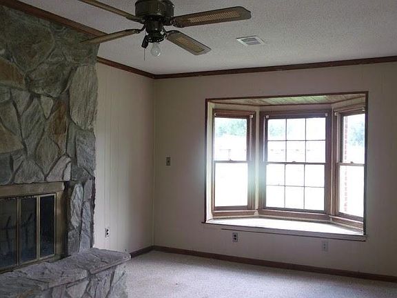 2nd image of 9610 Blake Circle NE