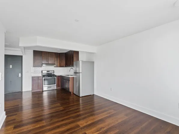 874 Willoughby Avenue image 5 of 11