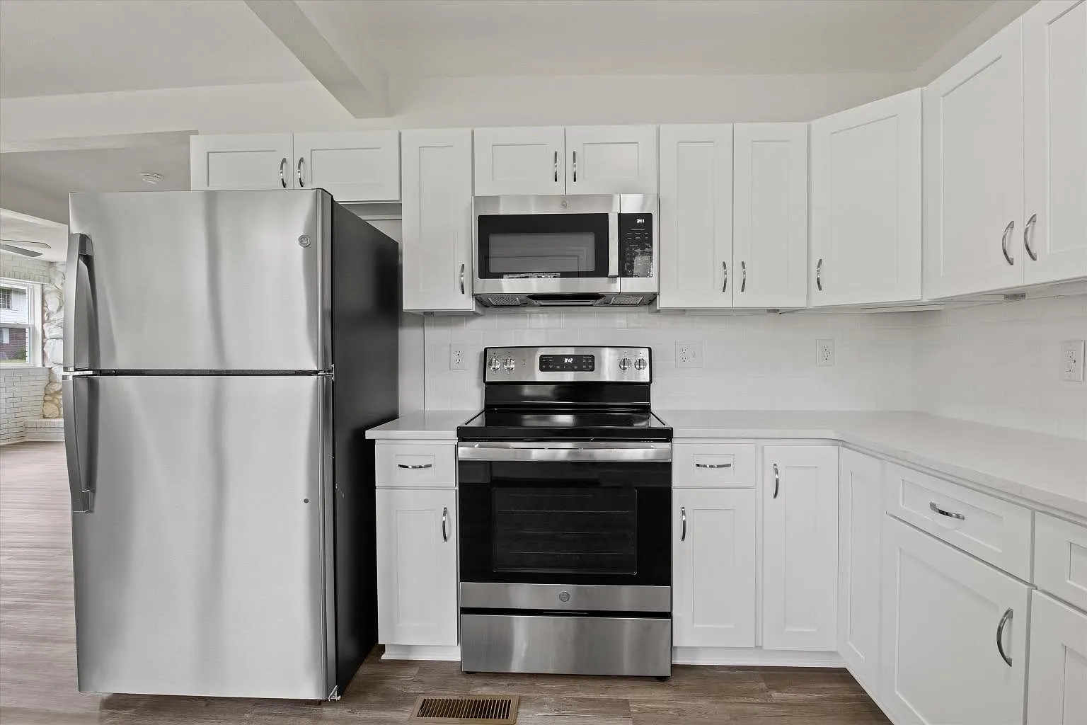 3 bed, 1000 sqft, $2,800 — Photo 3