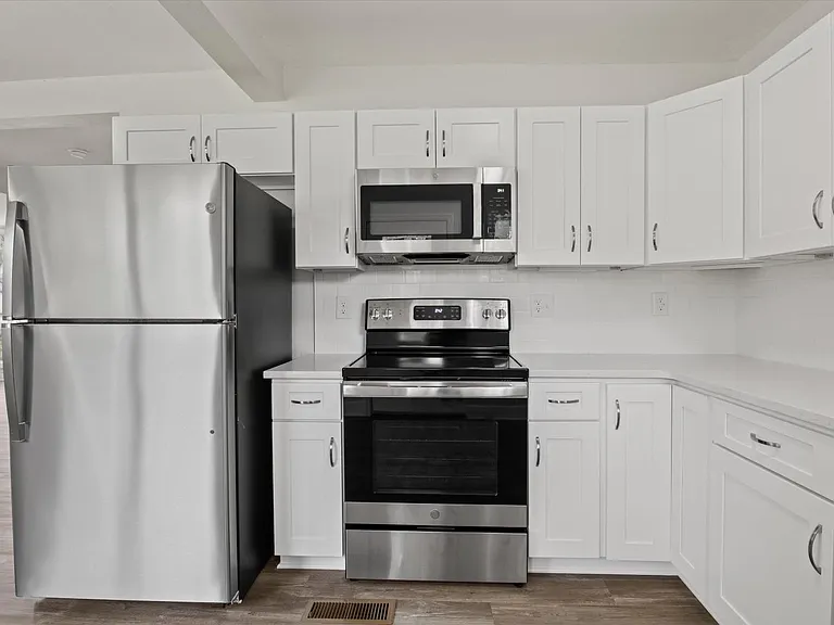 209 W Osceola St #A — Photo 3