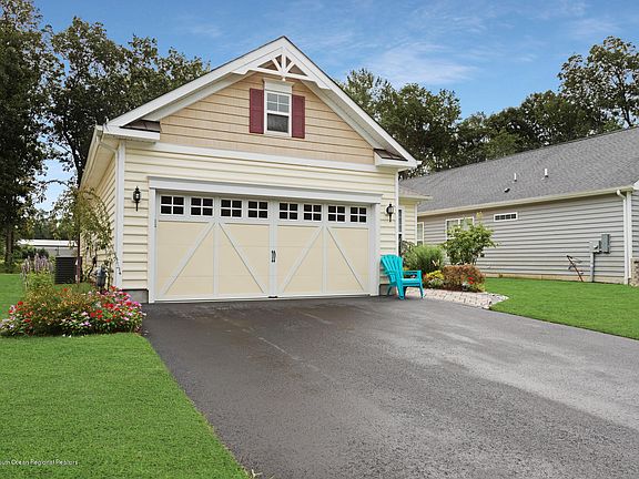 4th image of 33 Lily Pond Ct