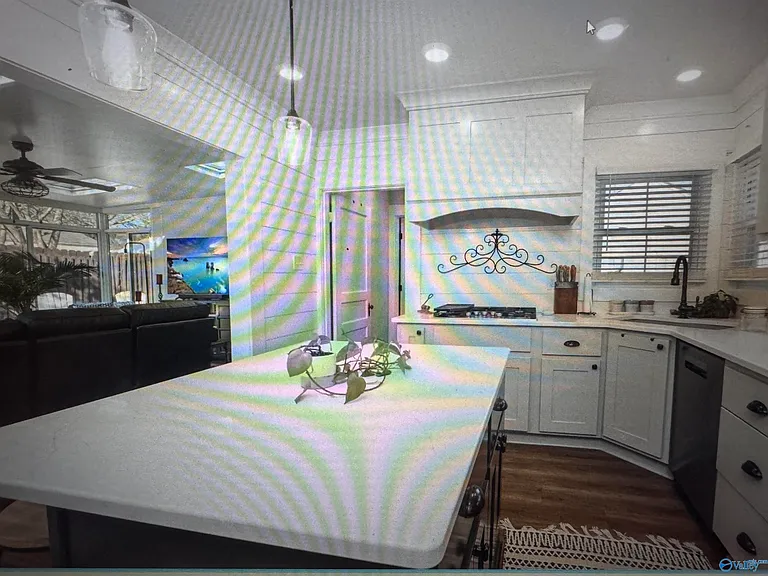 208 Surrey Rd SW — Photo 11