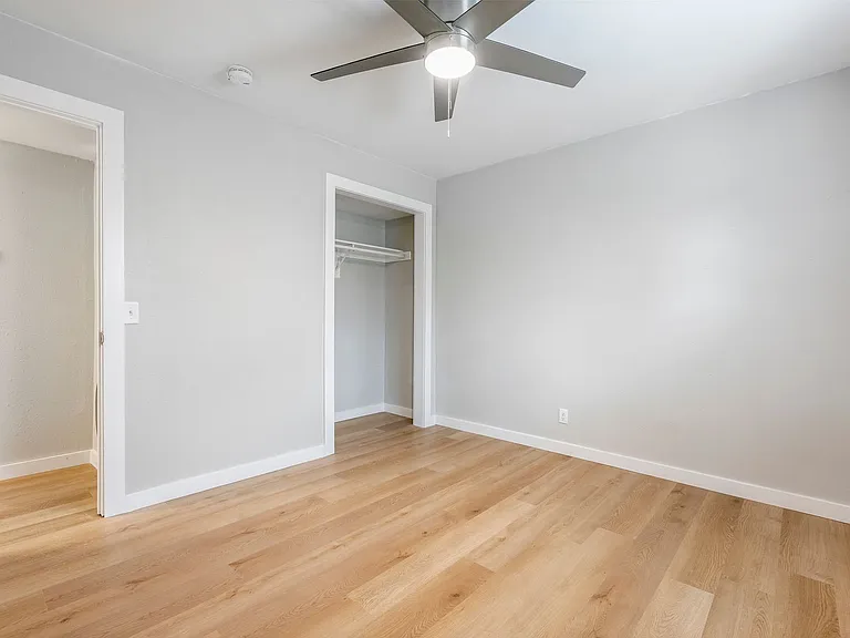811 N Pleasant St — Photo 9