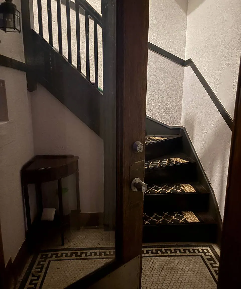 2 bed, 1100 sqft, $2,100 — Photo 2