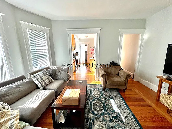 4 bed, 1.0 bath, $4,800 — Photo 3