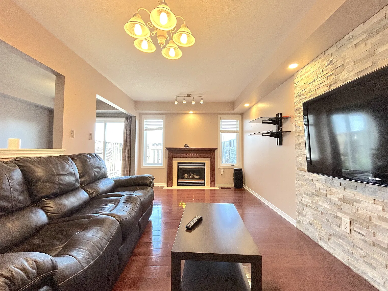 3 bed, 3.5 bath, 2000 sqft, $3,200 — Photo 4