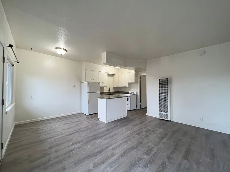 Hilltop Drive, 2991* — Photo 6