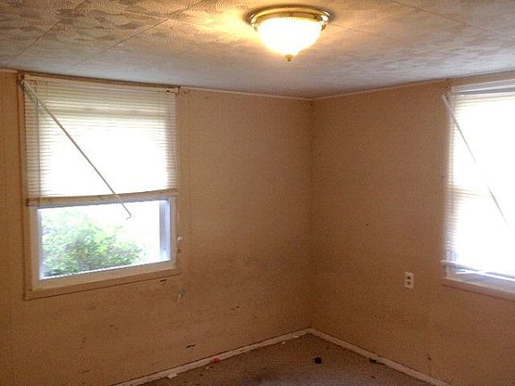 4th image of 2725 W 6th St