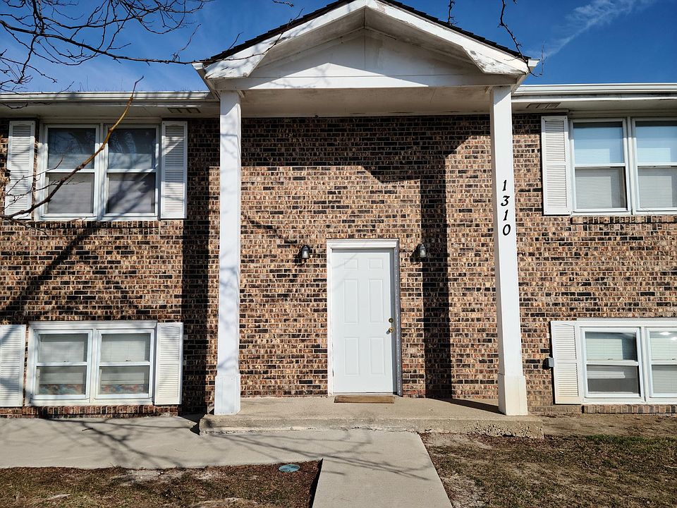 1st image of 1310 Queens Ct #1310A