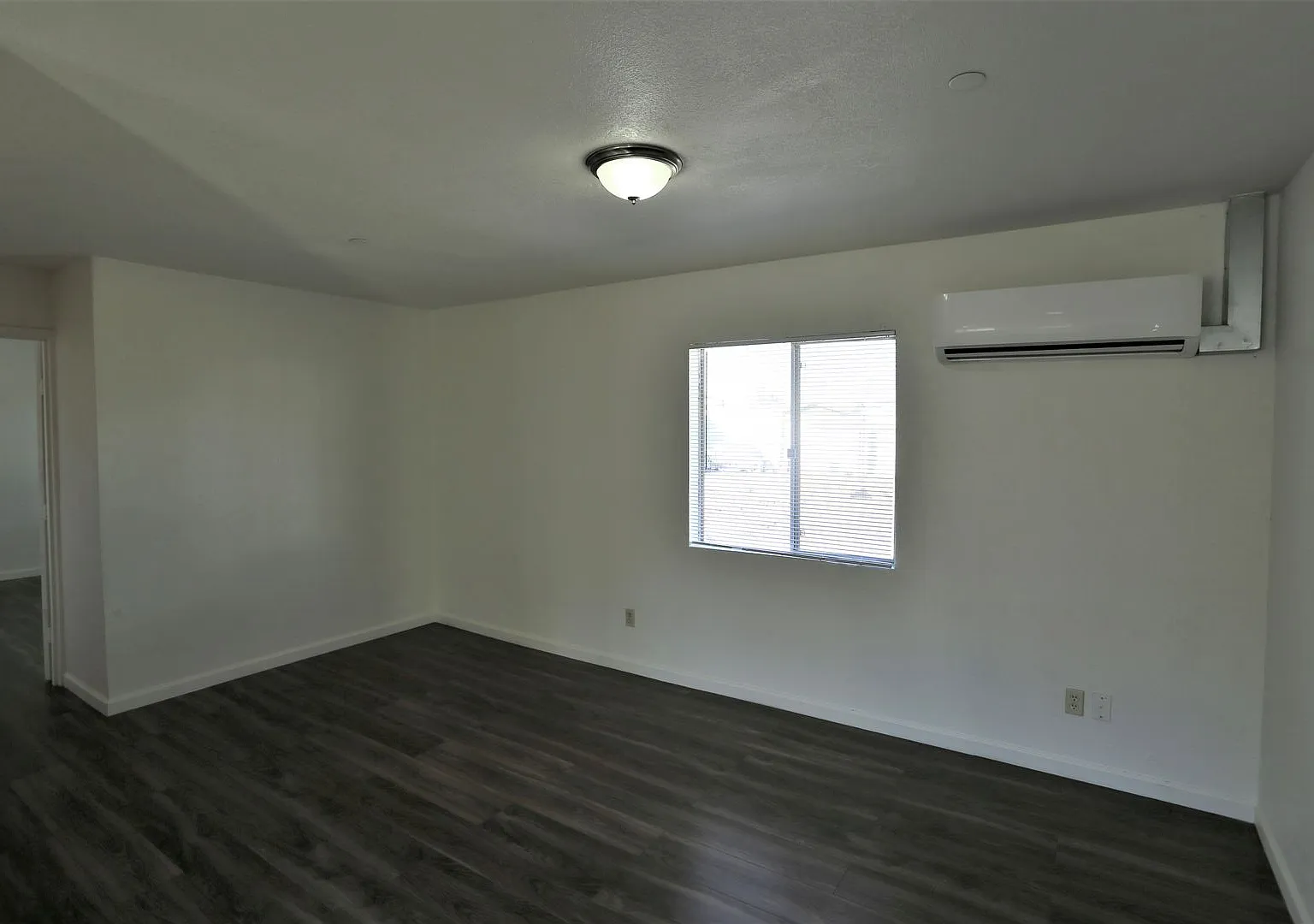 9817 N Stephens Street — Photo 3