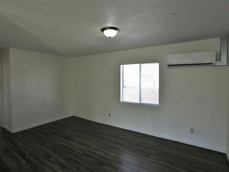 9817 N Stephens St — Photo 3