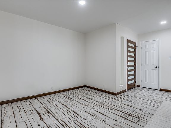 4th image of 1055 Wright St