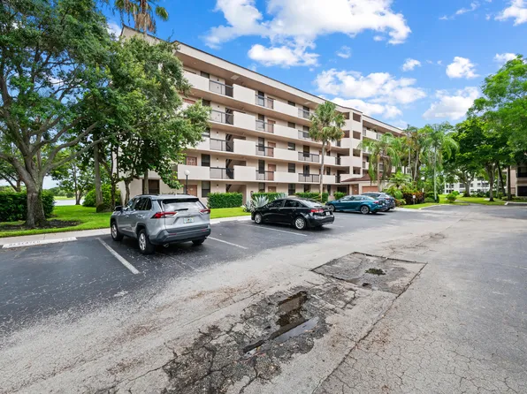 2768 CARAMBOLA Circle S #101, Coconut Creek, FL 33066
