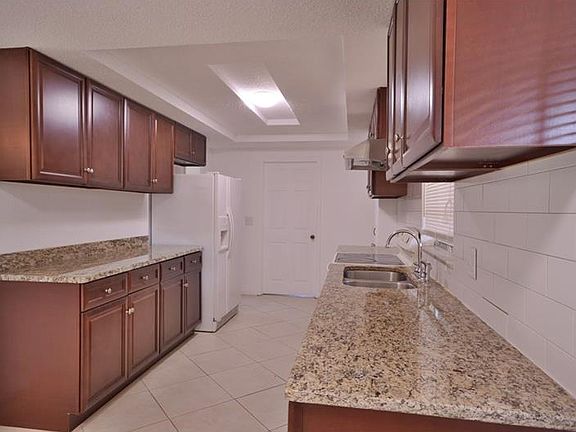 3rd image of 130 Bayberry Ct