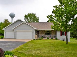 3040 Roundabout Ct, Suamico, WI 54313