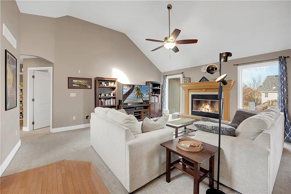 4 bed, 2641 sqft, $2,285 — Photo 3