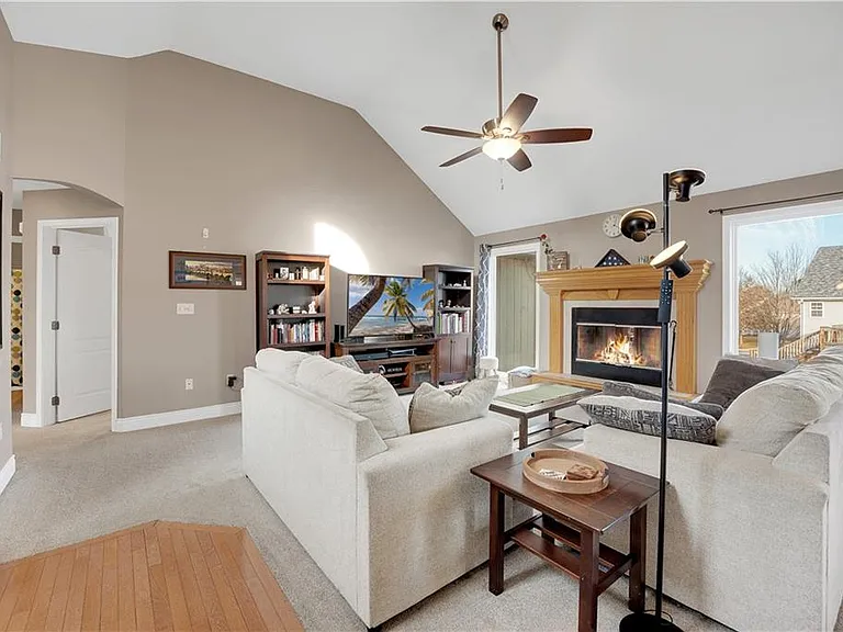 1219 S Country View Ln — Photo 3