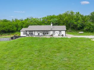 25372 Metro Ave, Tonganoxie, KS 66086