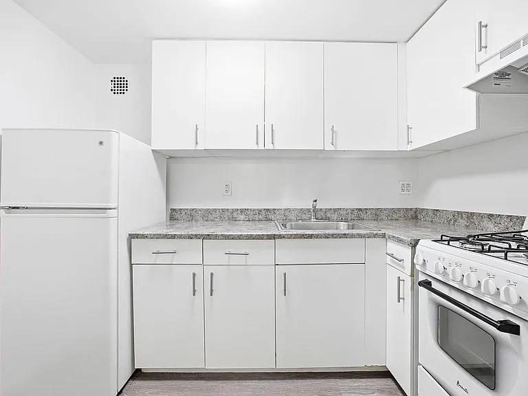 88 Fulton St #216 — Photo 10