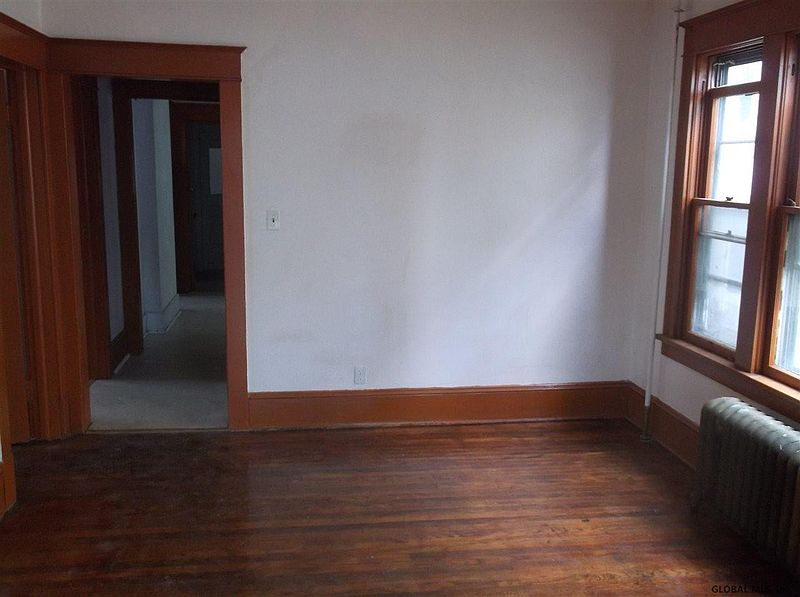 4th image of 243 Northern Boulevard