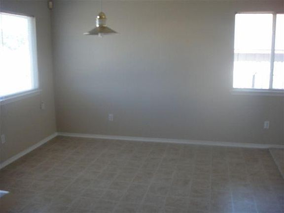 5th image of 5009 Parkwood Dr