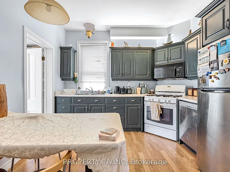 23 Saunby St #A — Photo 6