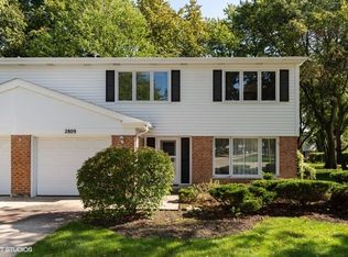 2809 E Bel Aire Dr, Arlington Heights, IL 60004