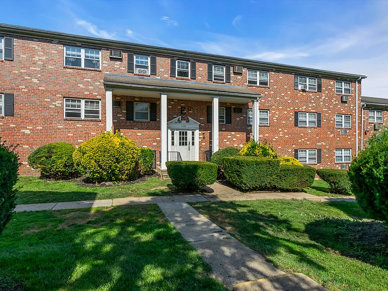 Lancaster Court Apartments — Photo 42