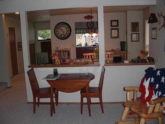 4th image of 286 NE Watson Ct