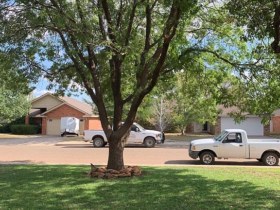 4th image of 1012 Rosewood Dr