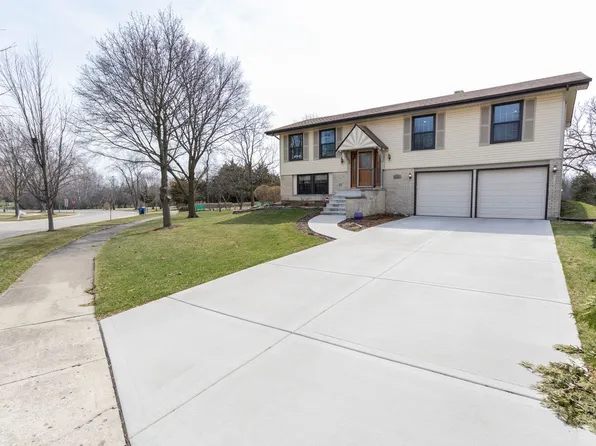 332 Byron Ave, Bloomingdale, IL 60108