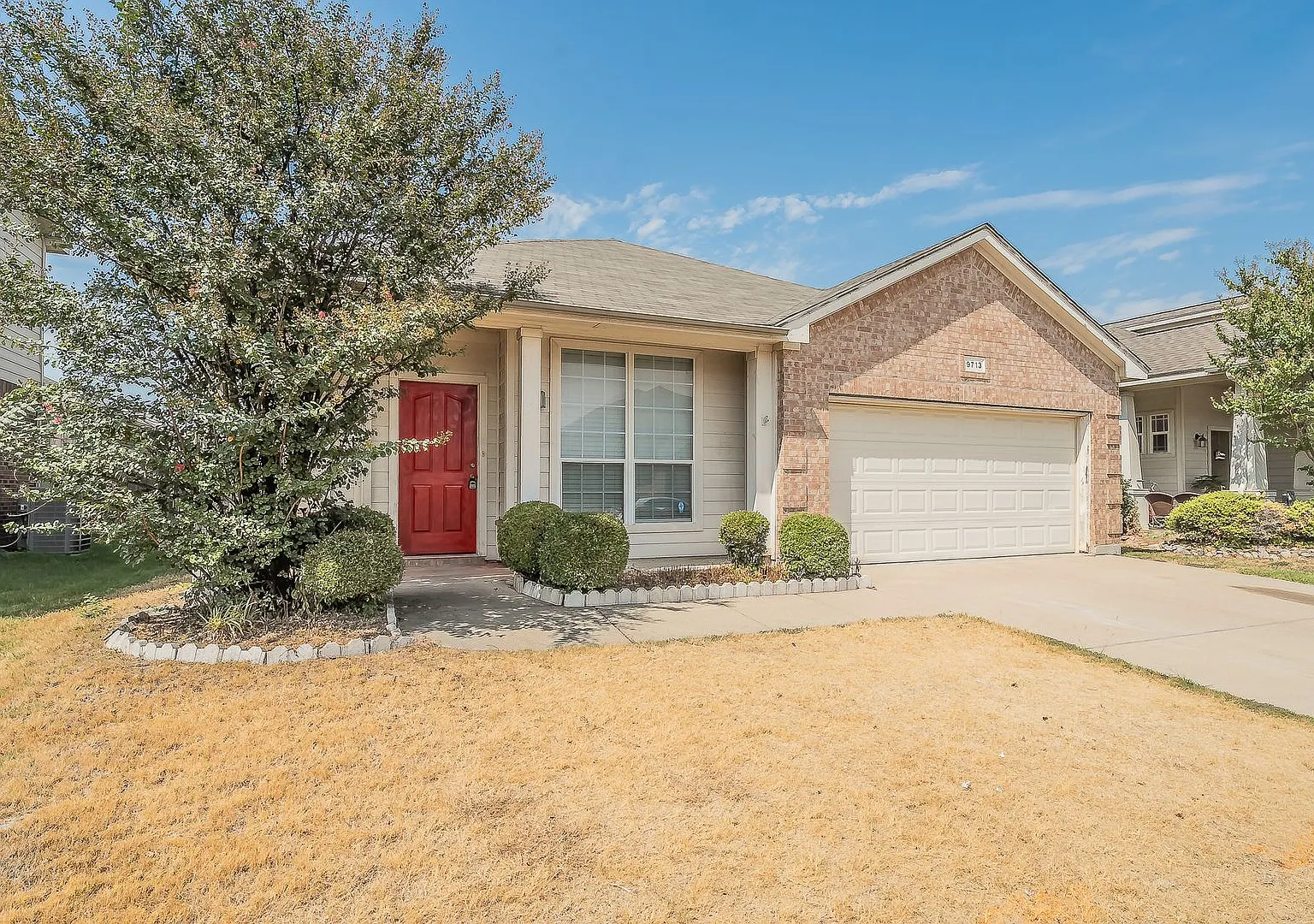 Spacious 4 bedroom 2 bath Home with 2-car garage in West Fort Worth. — Photo 3