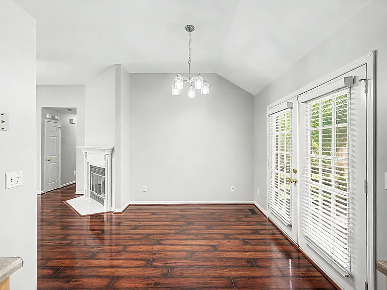 816 Carlisle Ct N — Photo 10