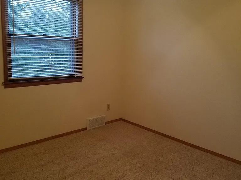 4915 Gordon Ave — Photo 6