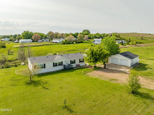 3765 Westward Dr N, Mandan, ND 58554
