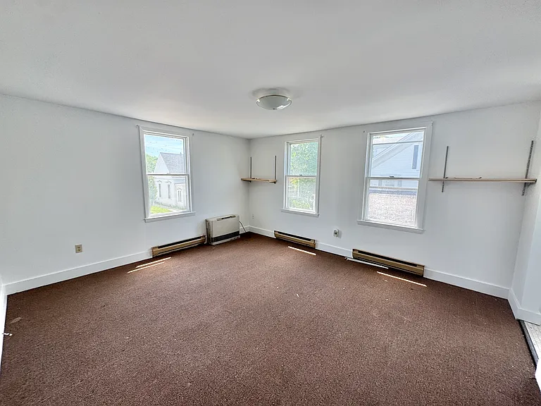 90 Franklin St #4 — Photo 3