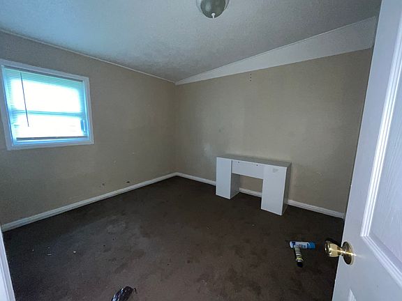 4th image of 803 E 5th St