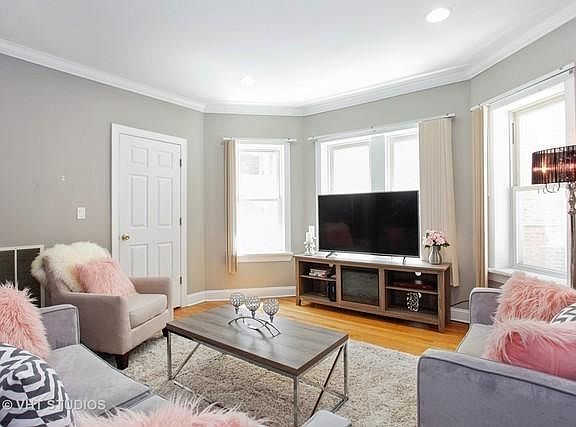 5th image of 6442 N Seeley Ave APT 2W
