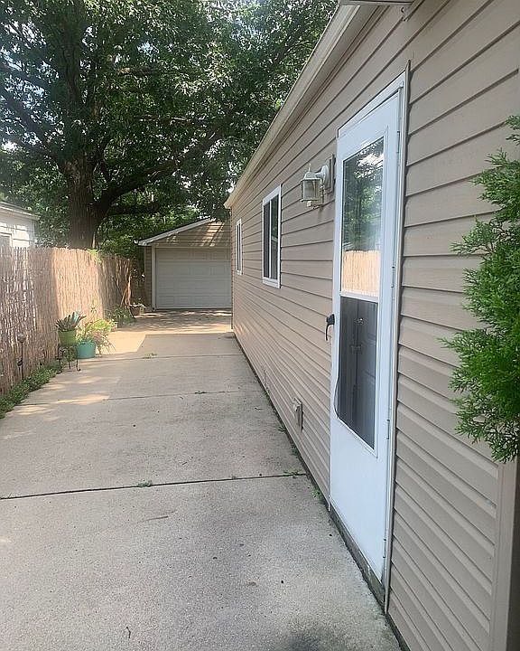 1st image of 7849 Pine St