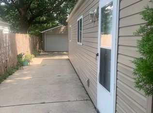 7849 Pine St, Taylor, MI 48180