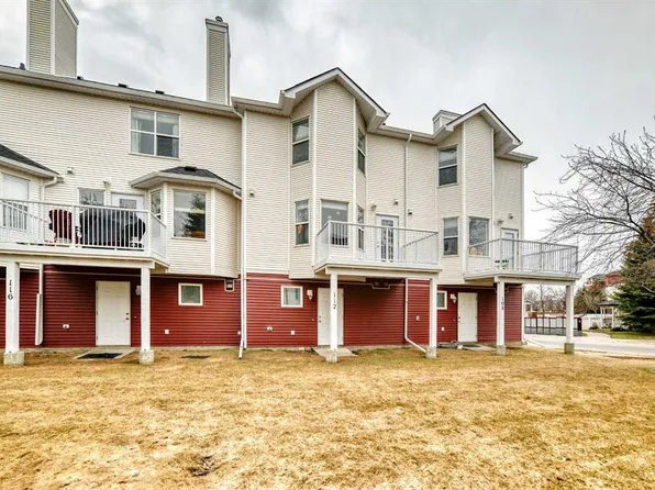 112 S Country Village Cpe NE, Calgary, AB T3K 5K2