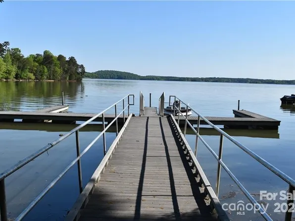 147 Heron Bay Dr #1, New London, NC 28127