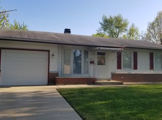 433 Maple Ln, Elk Grove Village, IL 60007