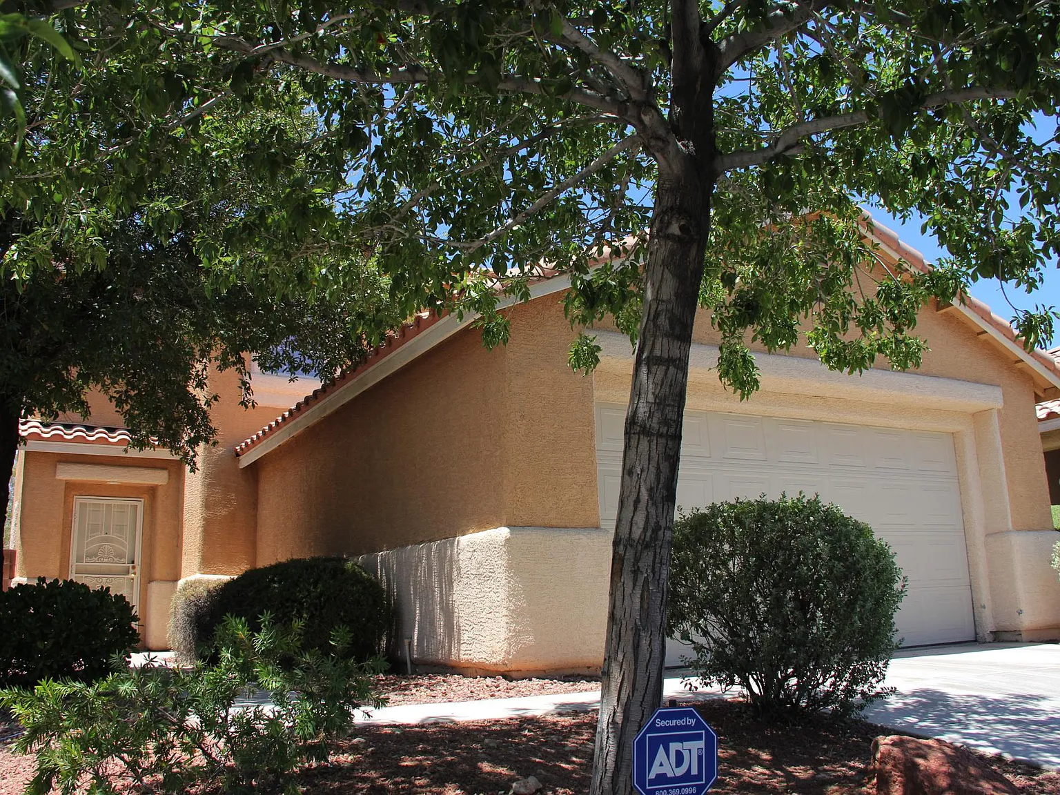 Swanbrooke Dr, Las Vegas — Photo 2
