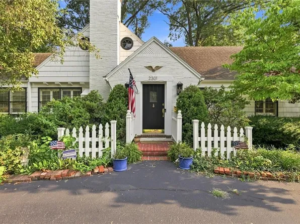 2301 W 95th St, Leawood, KS 66206