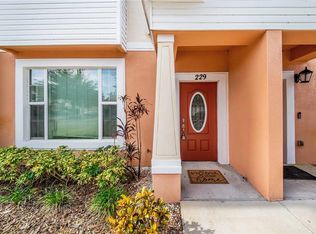 229 Alexander Woods Dr, Plant City, FL 33563
