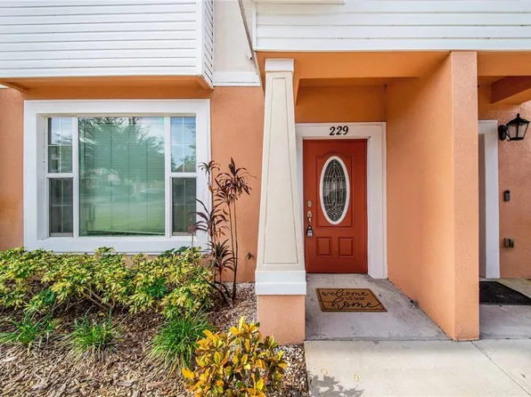 229 Alexander Woods Dr, Plant City, FL 33563