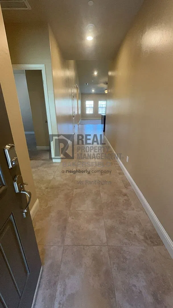 3 bed, 2.0 bath, 1746 sqft, $2,700 — Photo 2