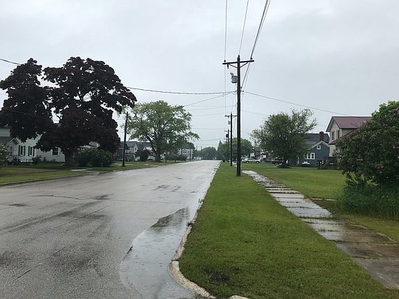 5th image of 319 Schoolcraft Ave