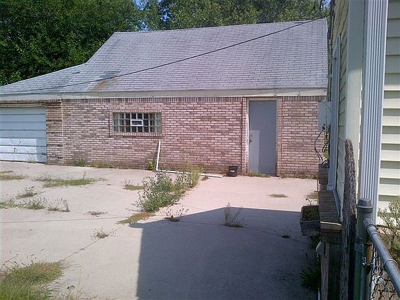 Pontiac-20120824-00038